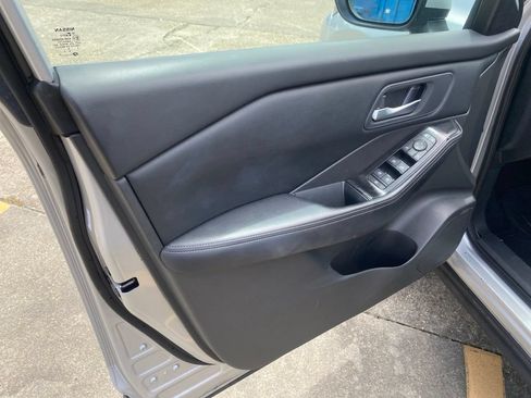 Used 2025 Nissan Rogue SV FWD image 17