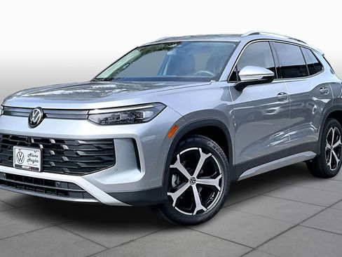 New 2026 Volkswagen Tiguan SE FWD image 1
