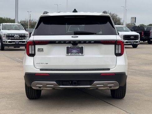 Used 2026 Ford Explorer Active w/ Active Comfort Package RWD image 5