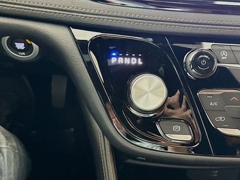 New 2026 Chrysler Pacifica Pinnacle image 17