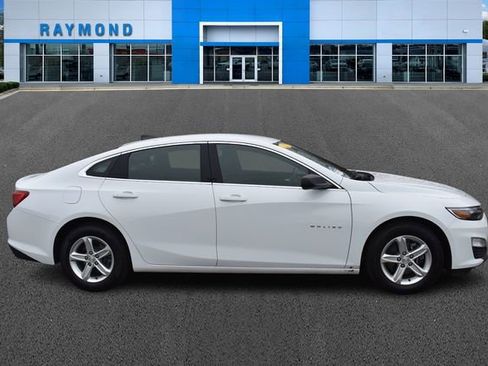 Used 2022 Chevrolet Malibu LS image 2