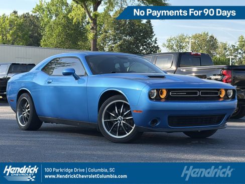 Used 2019 Dodge Challenger SXT RWD image 1