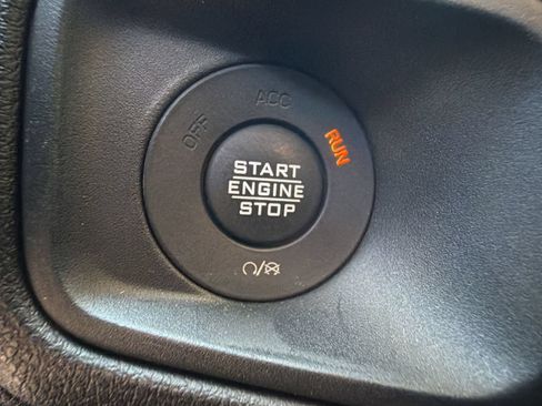 Used 2024 Jeep Wrangler Sport AWD/4WD image 16