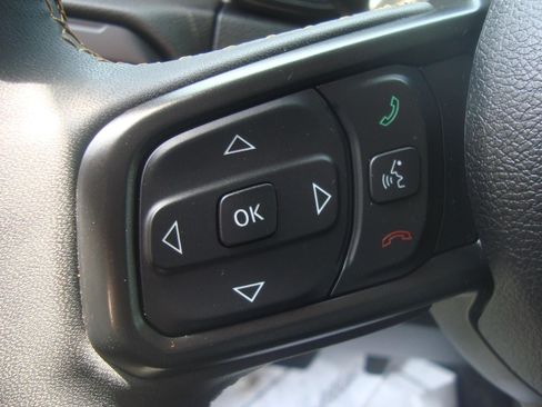 Used 2024 Jeep Wrangler Unlimited AWD/4WD image 10