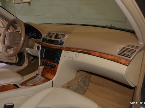 Used 2008 Mercedes-Benz E 320 BlueTEC Sedan image 12