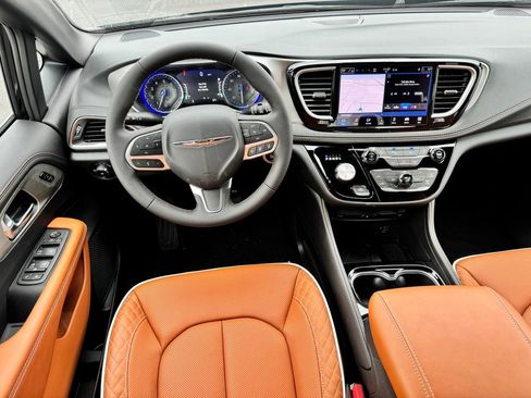 New 2026 Chrysler Pacifica Pinnacle image 14