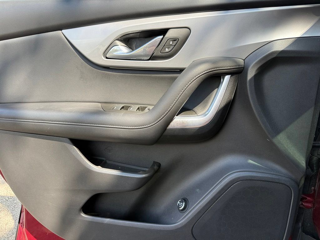 Used 2019 Chevrolet Blazer LT FWD image 21