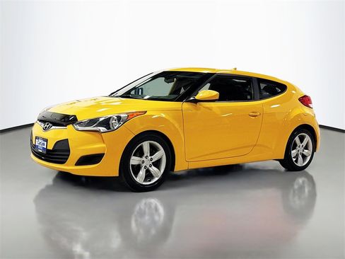 Used 2012 Hyundai Veloster Base image 3