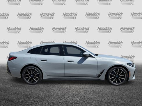 Used 2022 BMW i4 eDrive40 w/ M Sport Package image 11