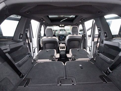 Certified 2025 Volvo XC90 T8 Plus w/ Protection Package Premier image 34