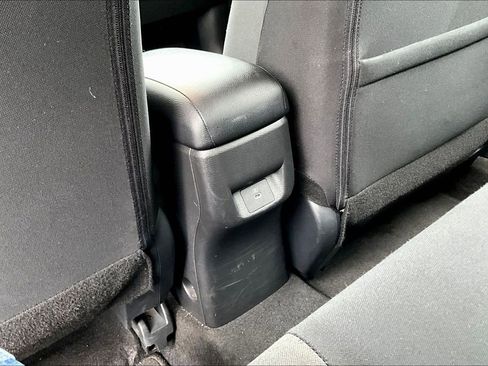 Used 2025 Nissan Versa SV FWD image 11