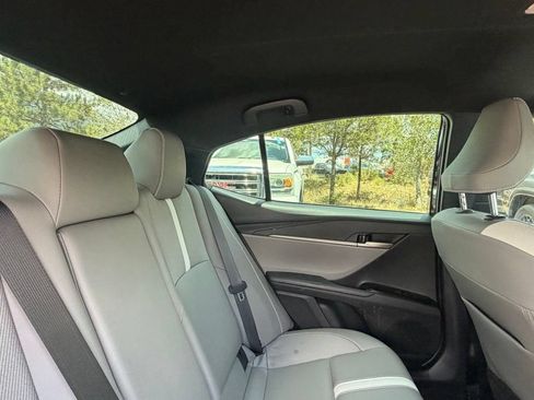 Used 2025 Toyota Camry SE w/ Convenience Package FWD image 15