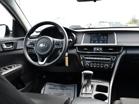 Used 2018 Kia Optima LX w/ 17" Alloy Wheels Package FWD image 21