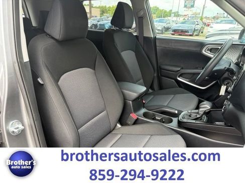 Used 2025 Kia Soul LX w/ LX Technology Package FWD image 34