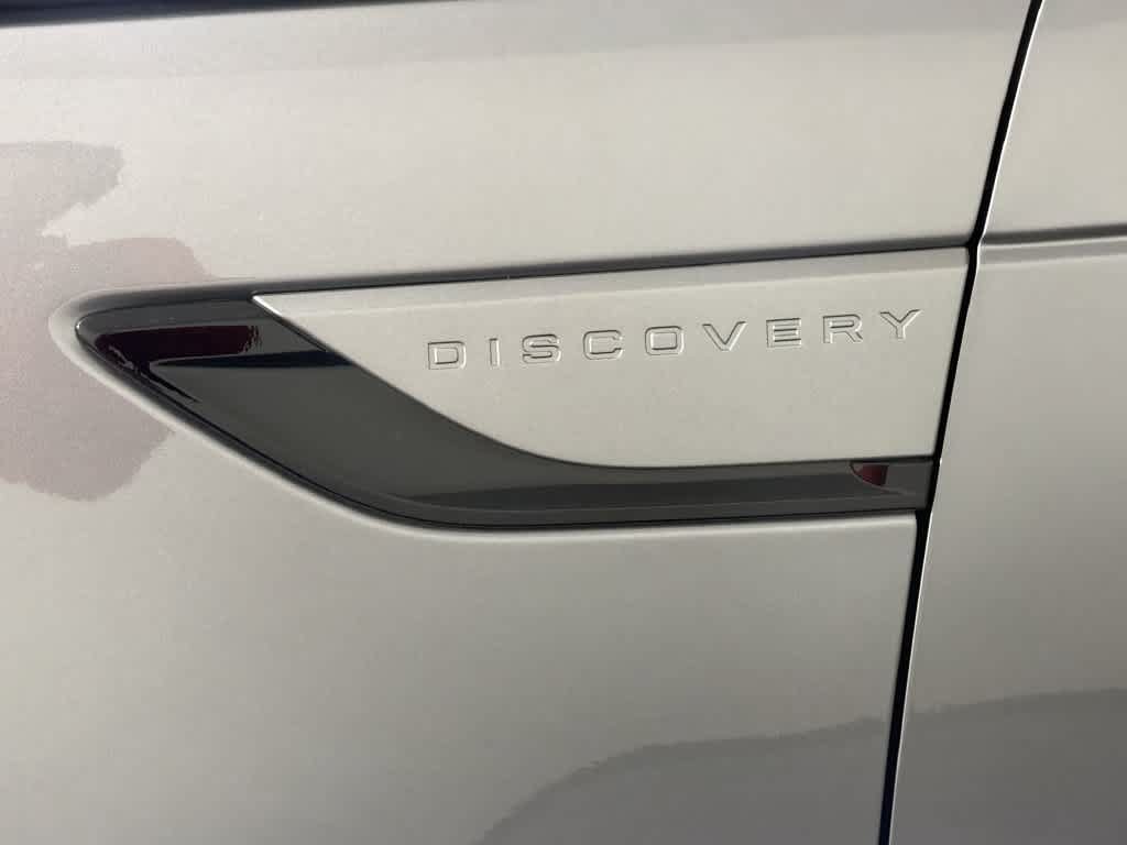 New 2026 Land Rover Discovery Limited Edition AWD/4WD image 17