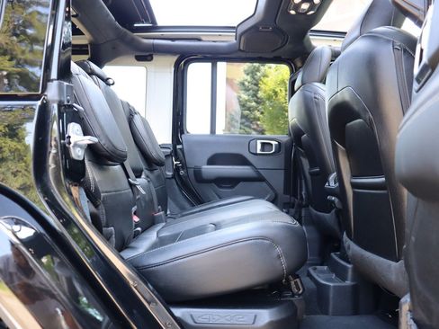 Used 2021 Jeep Wrangler Unlimited Sahara w/ Cold Weather Group AWD/4WD image 17