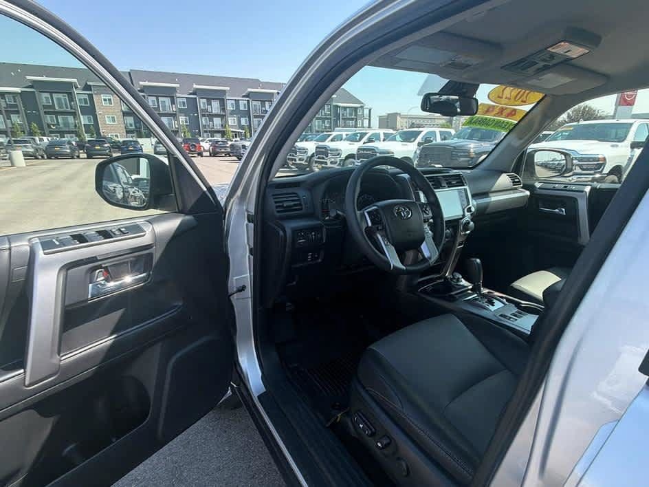 Used 2022 Toyota 4Runner SR5 Premium AWD/4WD image 11