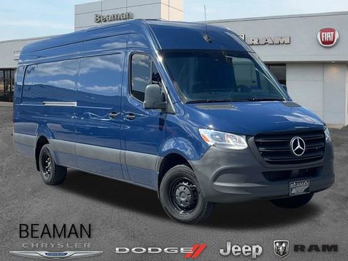Used 2022 Mercedes-Benz Sprinter 3500 image 1