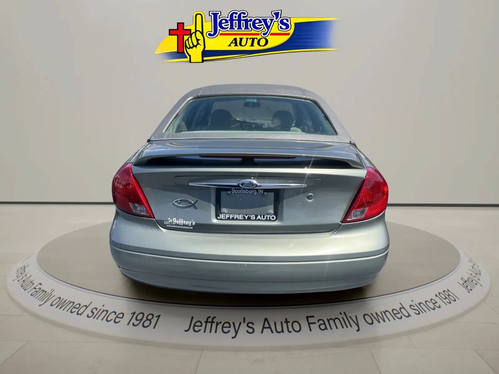 Used 2002 Ford Taurus SE FWD image 2
