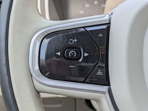Used 2022 Volvo XC90 T5 Momentum AWD/4WD image 33