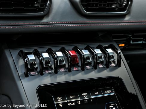 Used 2021 Lamborghini Huracan EVO image 37