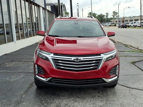 Used 2024 Chevrolet Equinox Premier FWD image 2