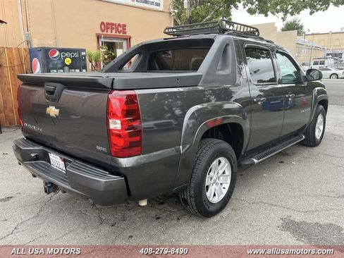 Used 2010 Chevrolet Avalanche LT w/ Luxury Package AWD/4WD image 9