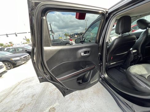 Used 2019 Jeep Compass Trailhawk w/ Cold Weather Group AWD/4WD image 9