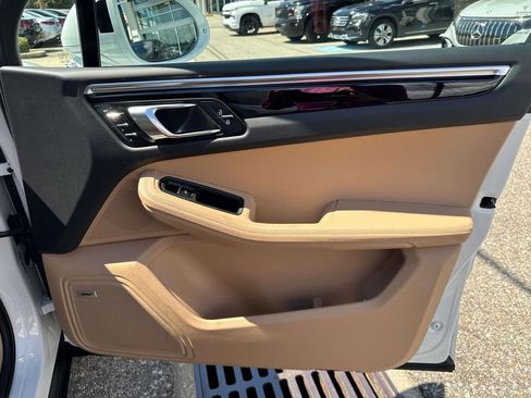 Used 2024 Porsche Macan image 14