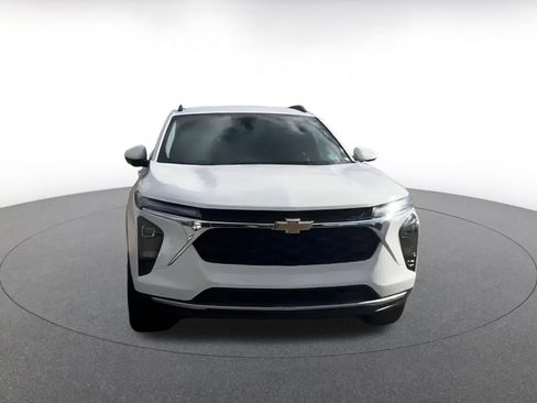 Used 2025 Chevrolet Trax LT image 3