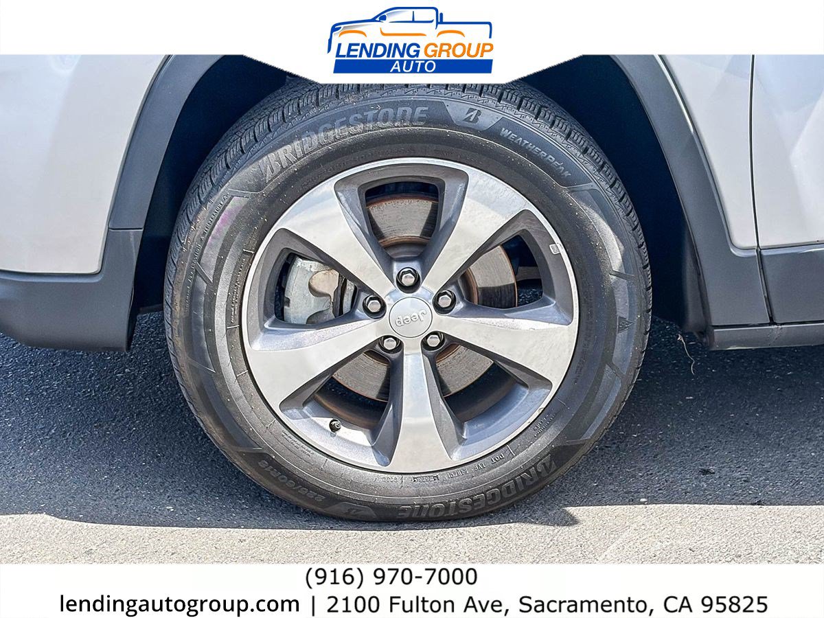 Used 2019 Jeep Cherokee Limited AWD/4WD image 9