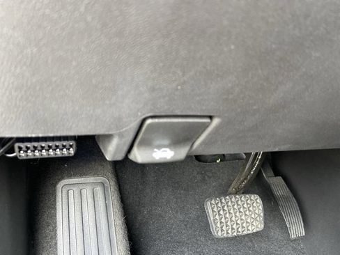 Used 2023 Chevrolet Equinox LT w/ Driver Convenience Package image 42