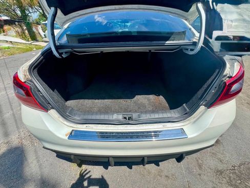 Used 2017 Nissan Altima 2.5 SR w/ Midnight Edition Package FWD image 13