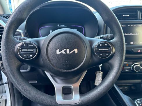 Used 2025 Kia Soul LX w/ LX Technology Package FWD image 25