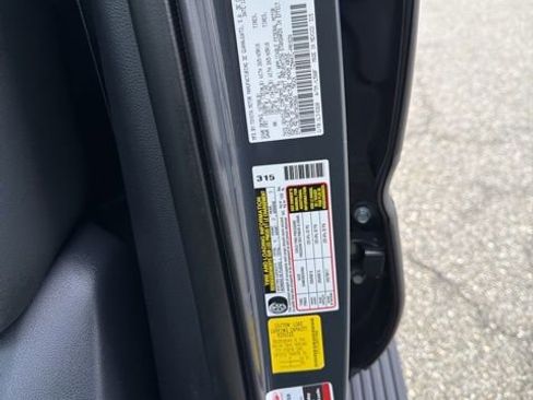 Used 2025 Toyota Tacoma TRD Off-Road image 28