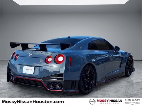 Used 2021 Nissan GT-R NISMO AWD/4WD image 8