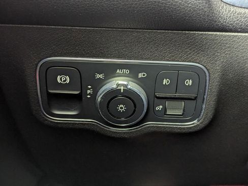 Used 2021 Mercedes-Benz GLB 250 image 50