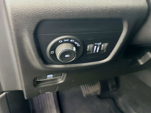 Used 2023 Jeep Grand Cherokee L Limited image 17