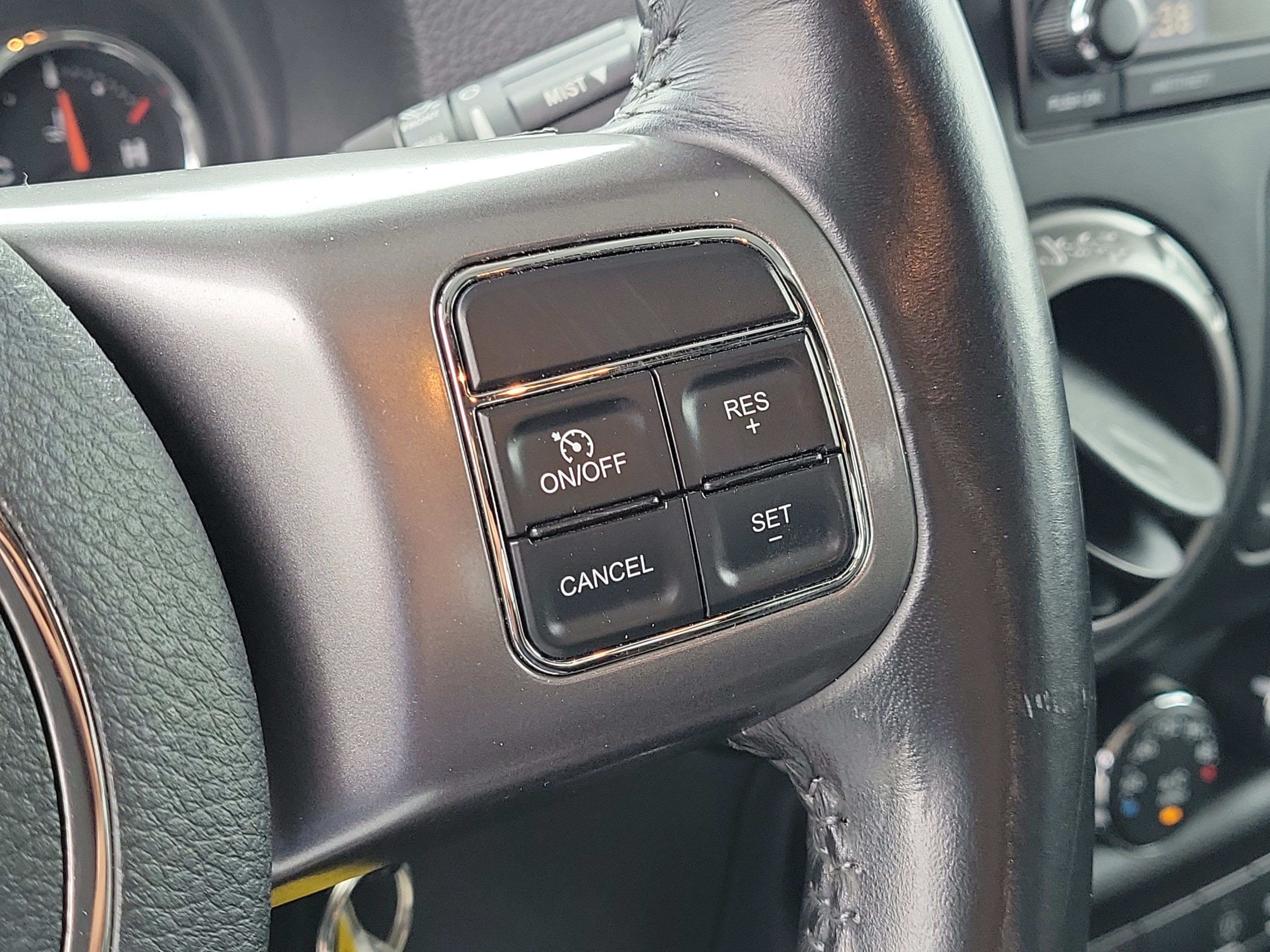 Used 2018 Jeep Wrangler Unlimited Sahara AWD/4WD image 28