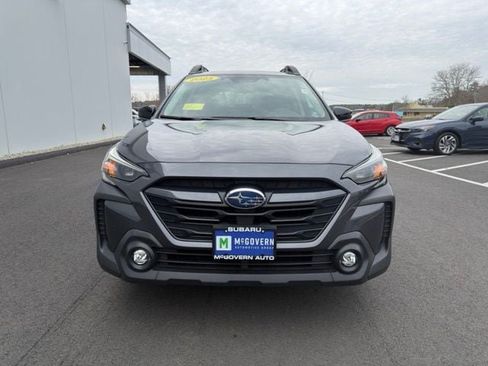 Used 2025 Subaru Outback Premium AWD/4WD image 3