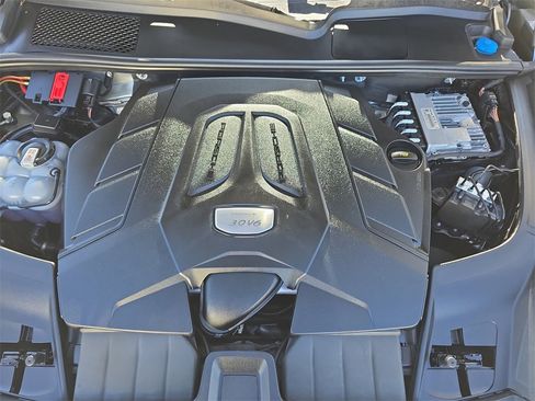 Used 2023 Porsche Cayenne image 35