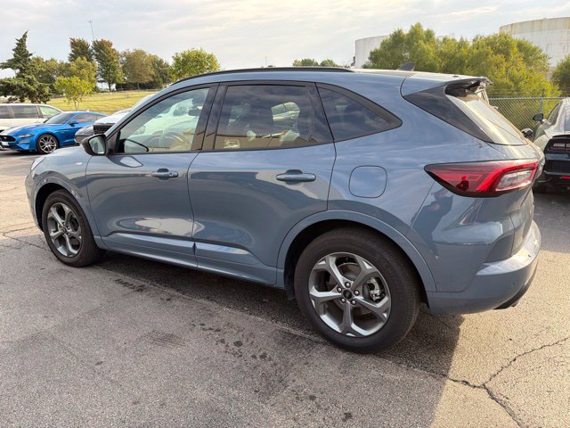 Used 2024 Ford Escape ST-Line w/ Tech Pack #1 FWD image 16