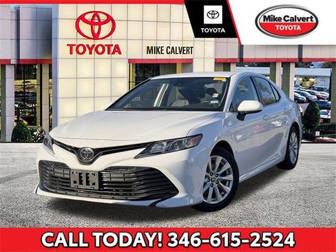 Used 2020 Toyota Camry LE image 1