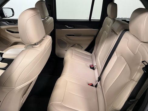 Used 2024 Jeep Grand Cherokee Limited image 53