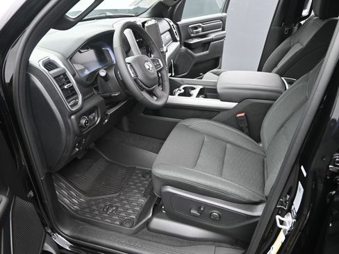 New 2026 RAM 1500 Big Horn AWD/4WD image 9