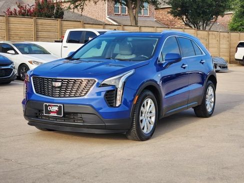 Used 2023 Cadillac XT4 Luxury w/ Cold Weather Package FWD image 11