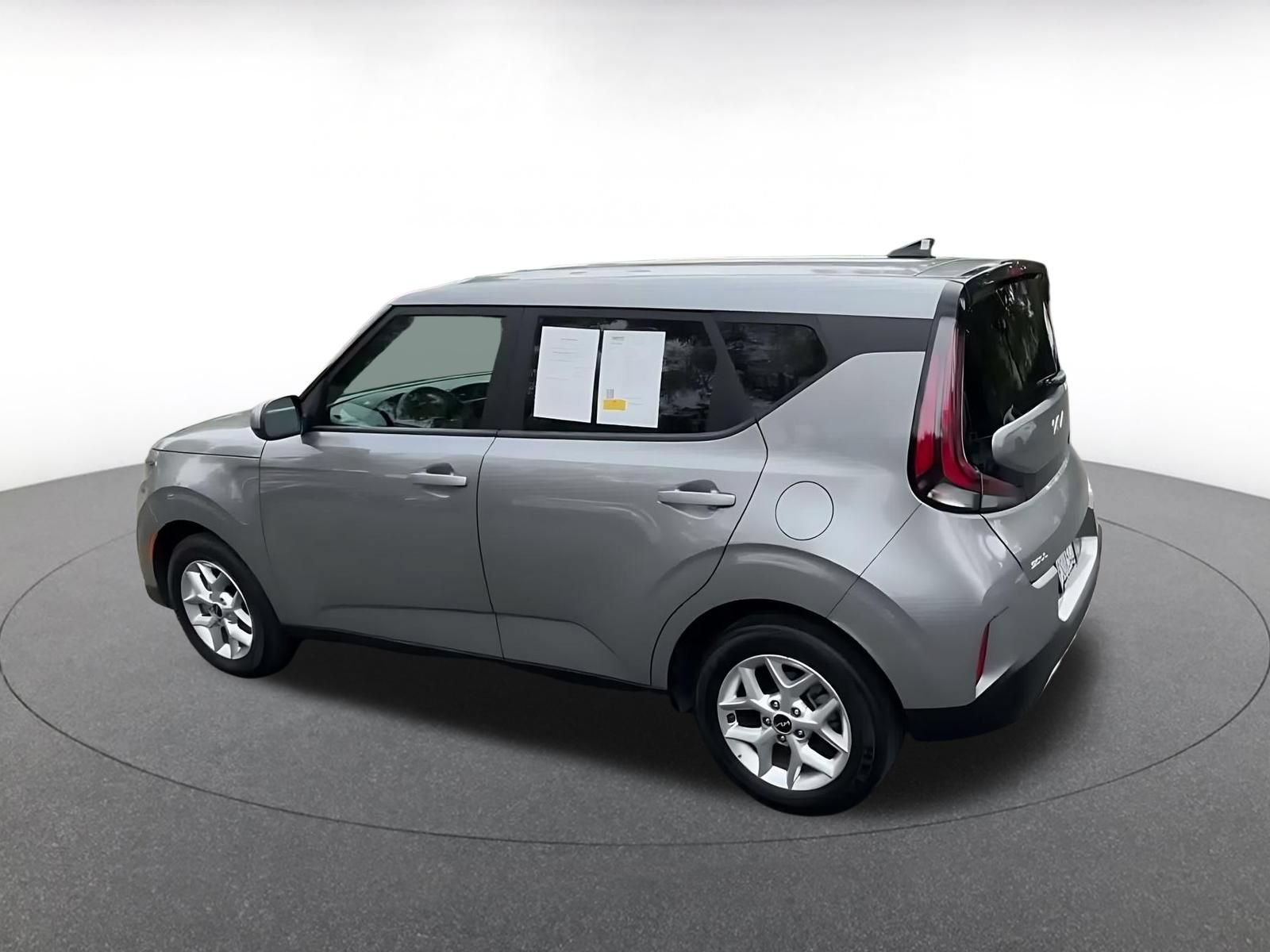 Used 2025 Kia Soul LX w/ LX Technology Package FWD image 9