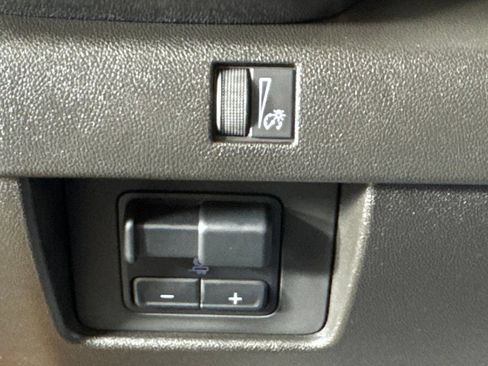 Certified 2025 GMC Canyon AT4 w/ AT4X Package AWD/4WD image 24