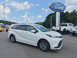 Used 2026 Toyota Sienna XLE FWD video 1