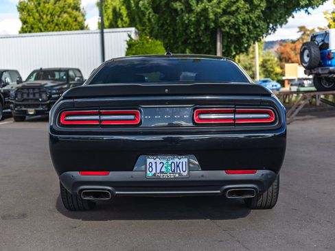 Used 2016 Dodge Challenger R/T Scat Pack w/ Leather Interior Group RWD image 9